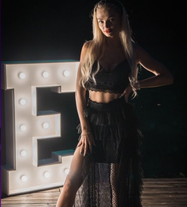 Jak wyglądać olśniewająco na wieczorze panieńskim?