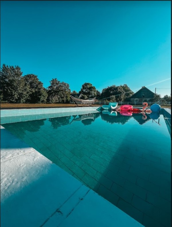 Jak wyjechać na wakacje z przyjaciółmi i wrócić z nimi, jak z najlepszymi przyjaciółmi?