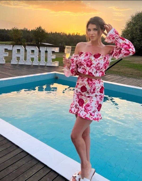 Jak wybrać idealną kreację na wieczór panieński?