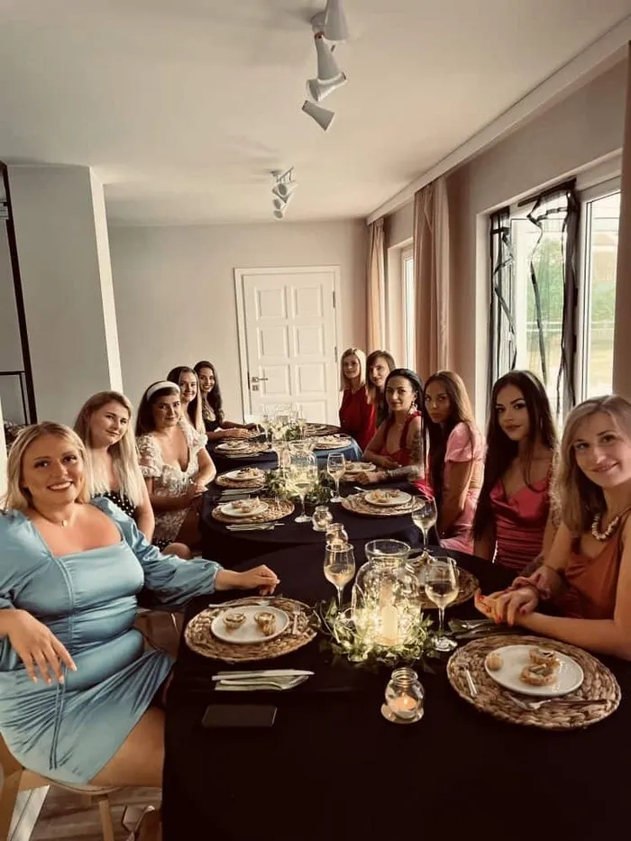 Wieczór Panieński - Przy Kolacji